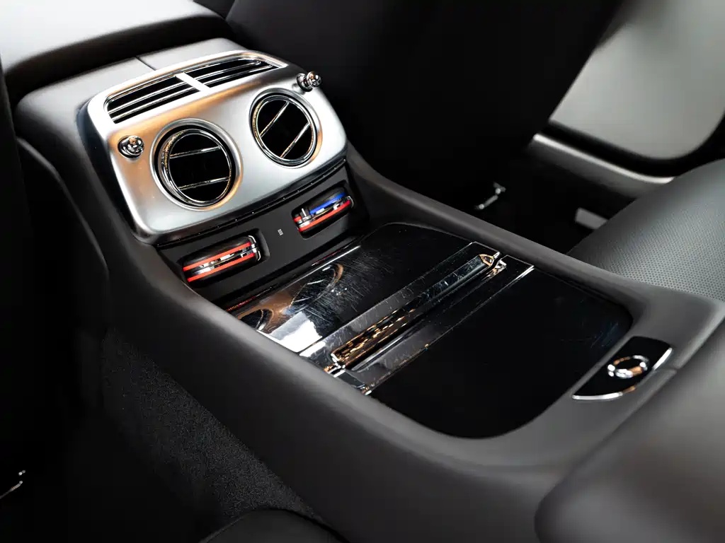 Rolls-Royce Phantom 2016 — фото 13