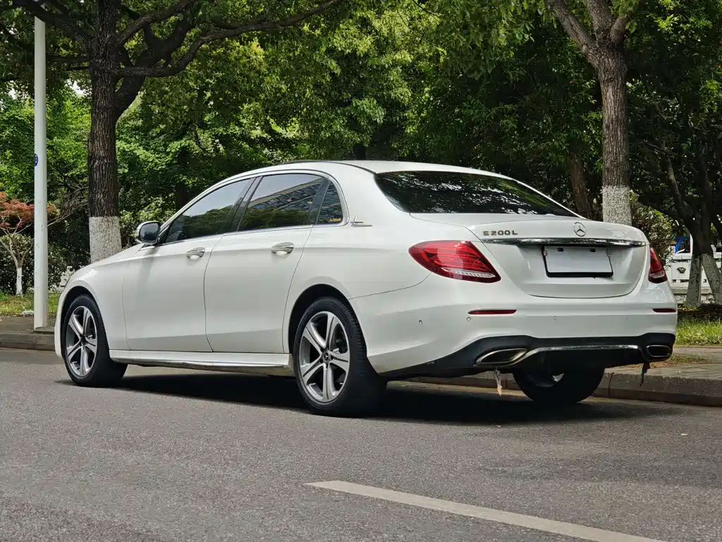 Mercedes-Benz E-Class 2018 — фото 16