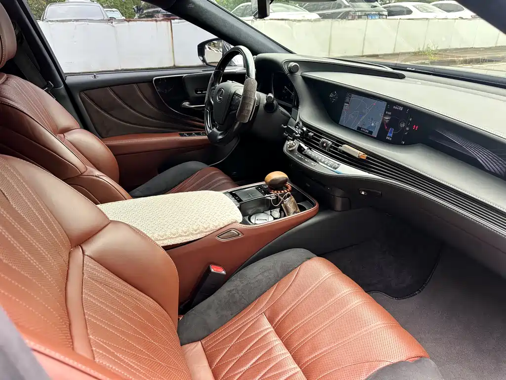 Lexus LS 2018 — фото 14