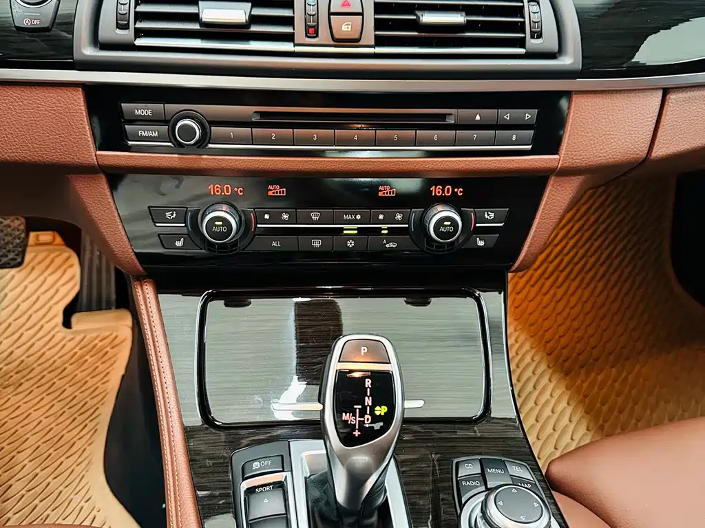 BMW 5 Series 2012 — фото 14