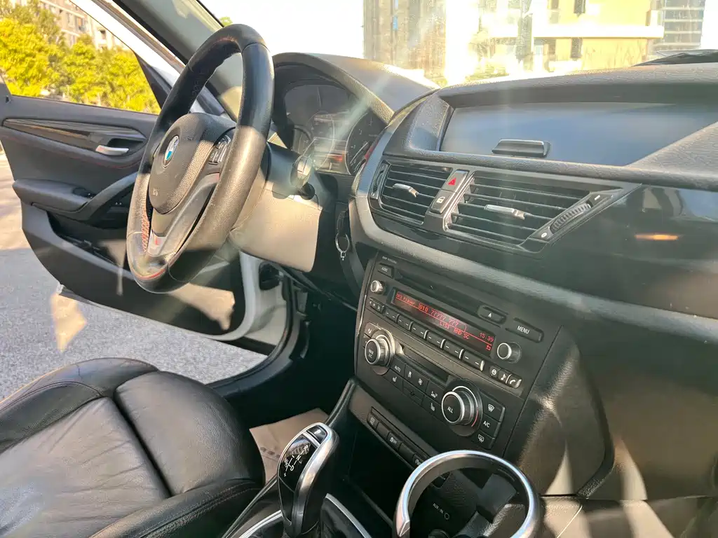 BMW X1 2013 — фото 12
