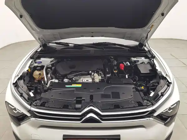 Citroën Versailles C5 X 2025