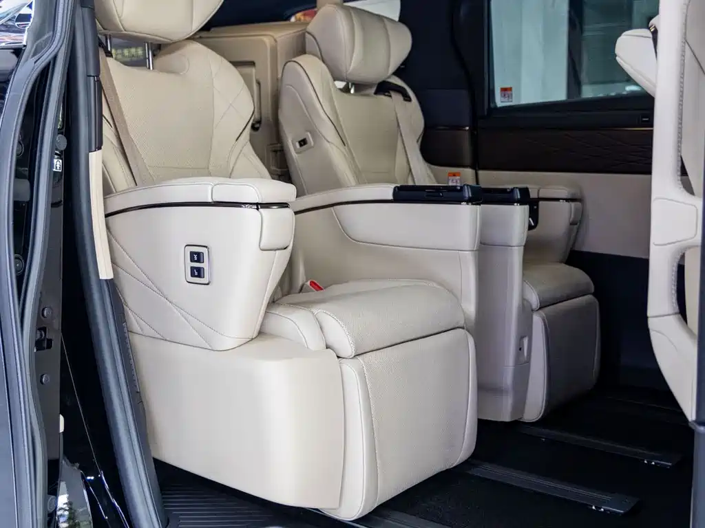 Toyota Vellfire — фото 7