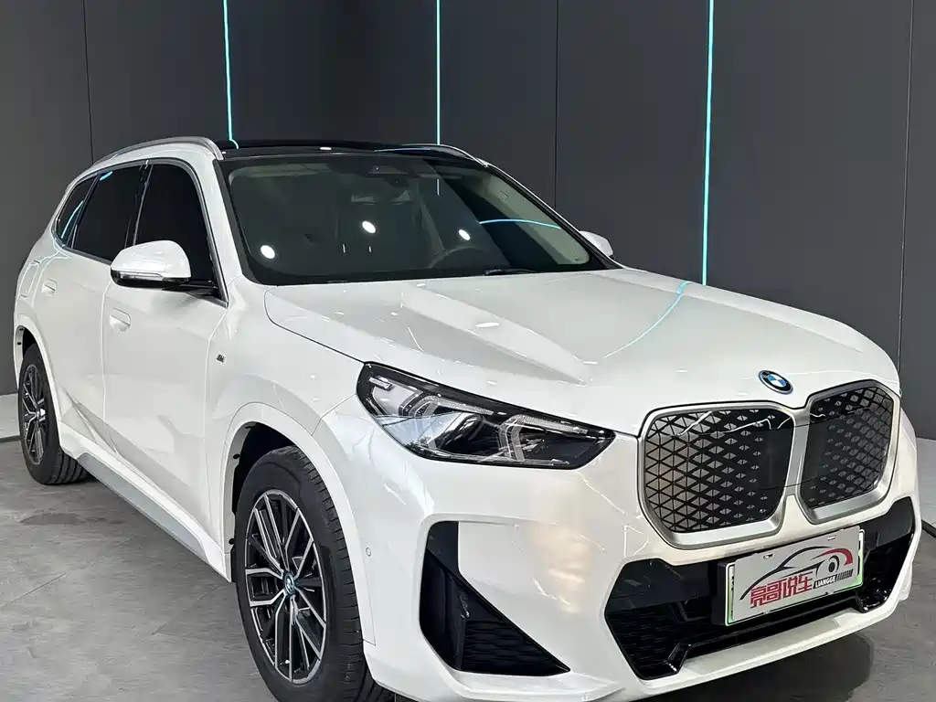 BMW iX1 2024