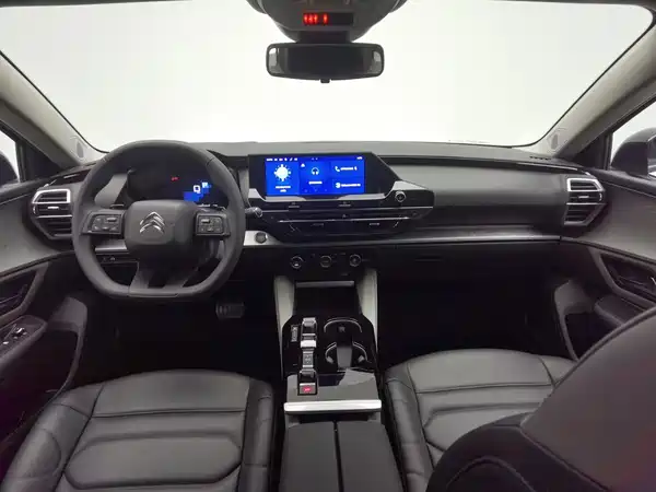 Citroën Versailles C5 X 2025