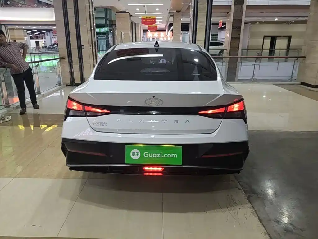 Hyundai Elantra 2025