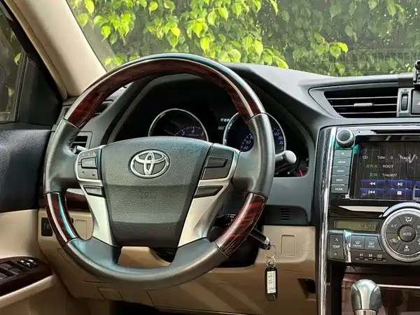 Toyota Reiz 2013