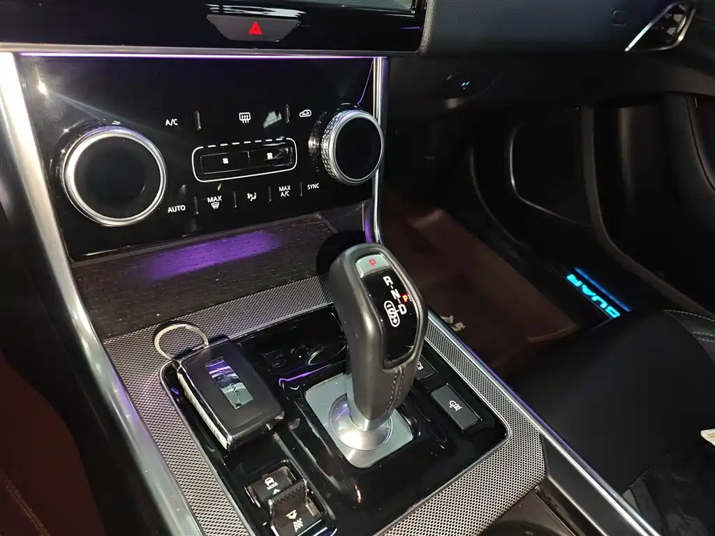 Jaguar XEL 2020 — фото 14