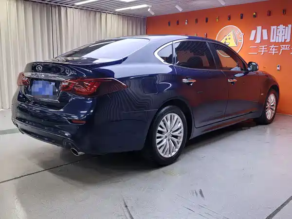 Infiniti Q70 2019