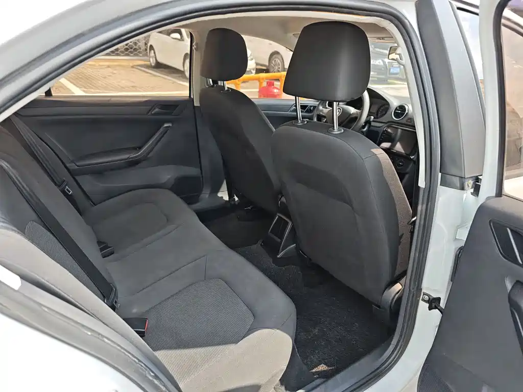 Volkswagen Jetta 2019 — фото 12