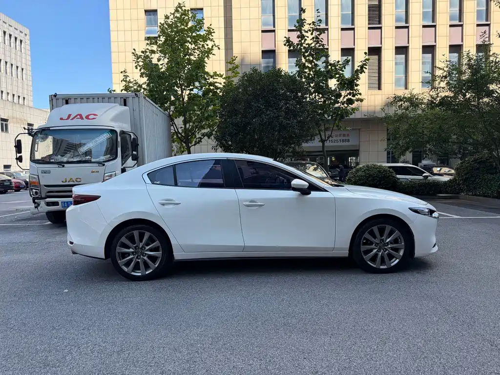 Mazda 3 Axela 2021