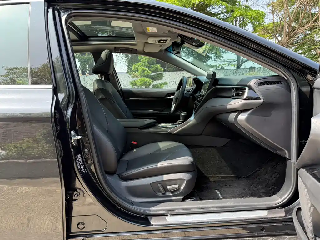 Toyota Camry 2022 — фото 25