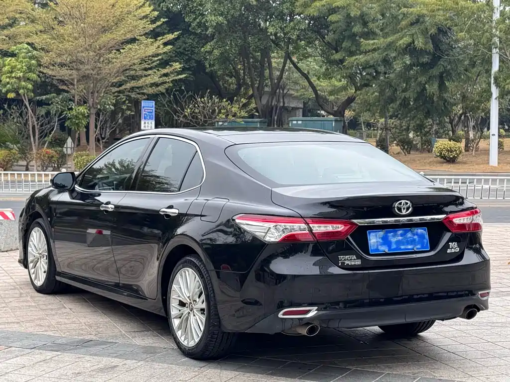 Toyota Camry 2019 — фото 6