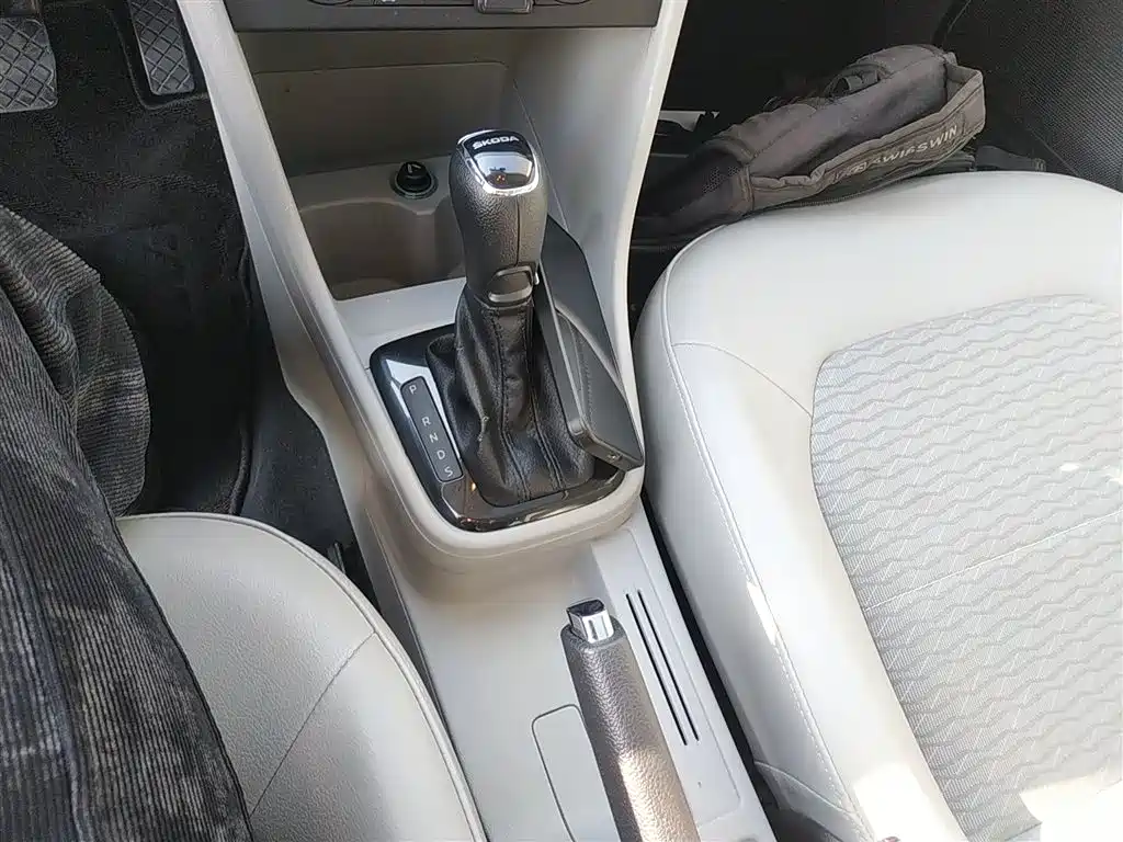 Skoda Rapid 2015 — фото 14
