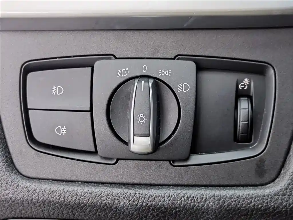 BMW 3 Series 2018 — фото 21
