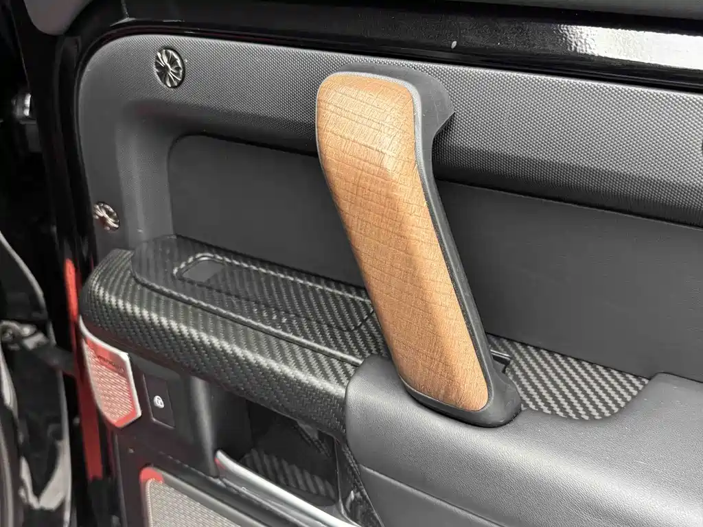 Land Rover Defender 2023 — фото 26