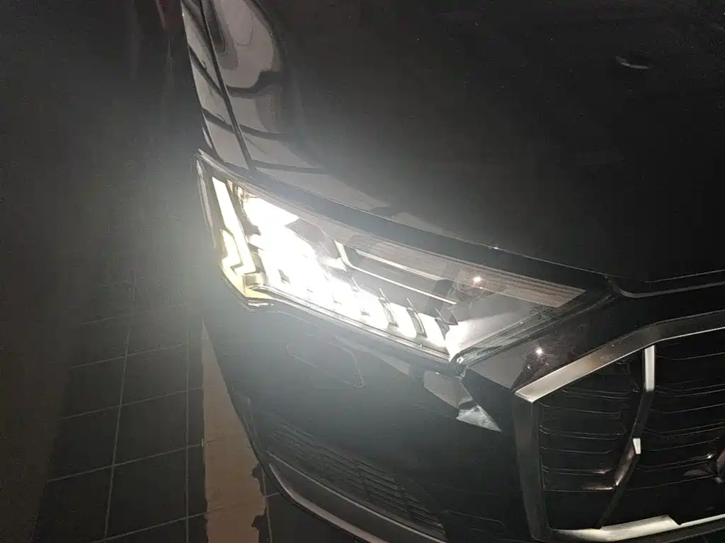 Audi Q7 2020 — фото 13