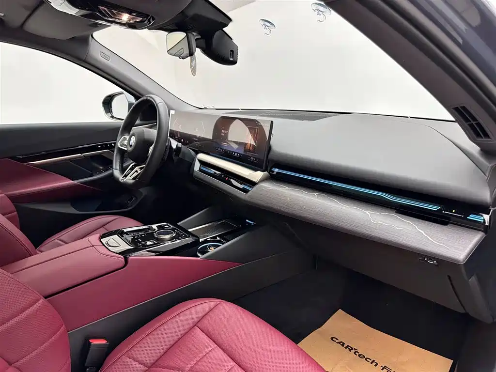 BMW 5 Series 2024 — фото 11