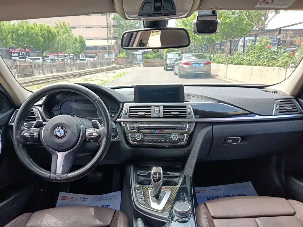 BMW 3 Series 2019 — фото 19
