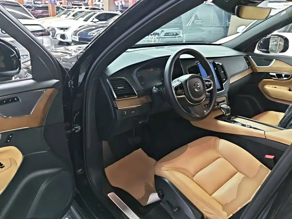 Volvo XC90 2017 — фото 16