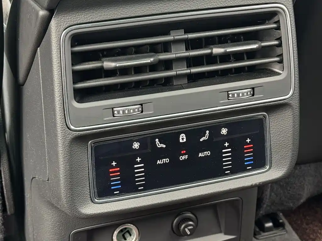 Audi Q7 2023 — фото 14
