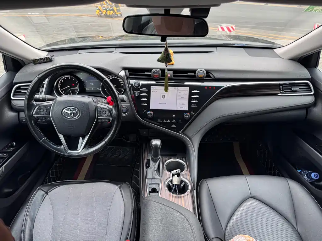 Toyota Camry 2019 — фото 8