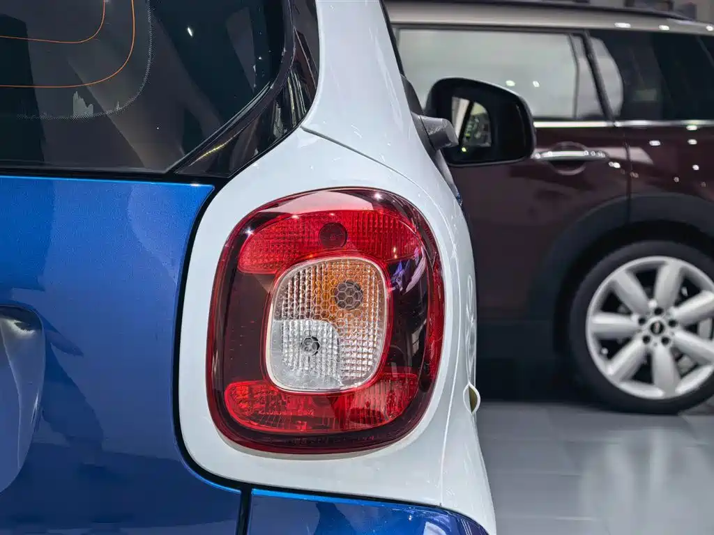 smart Fortwo 2018 — фото 17
