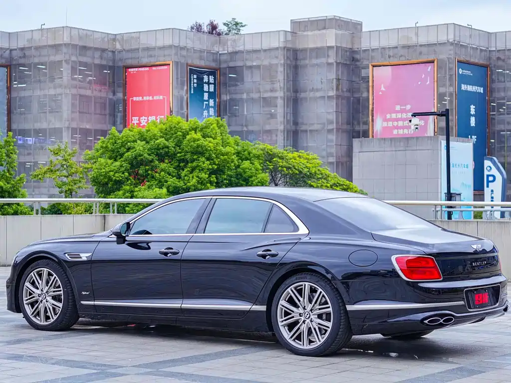 Bentley Flying Spur PHEV 2023 — фото 6