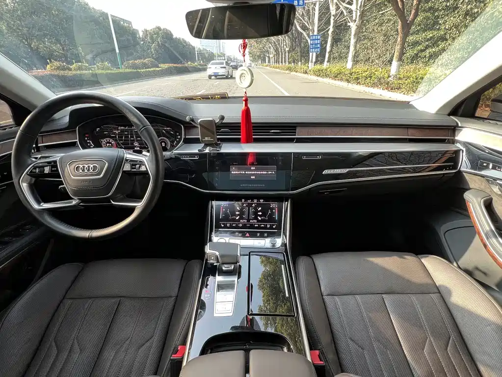 Audi A8 2020 — фото 13
