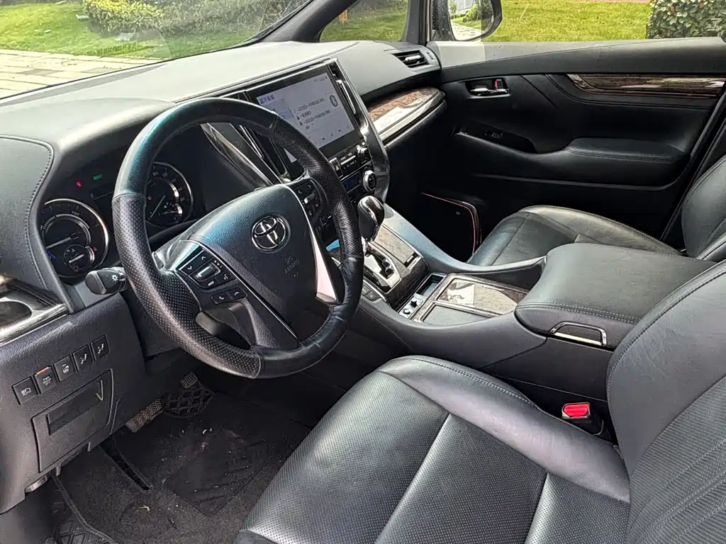 Toyota Alphard 2022 — фото 8