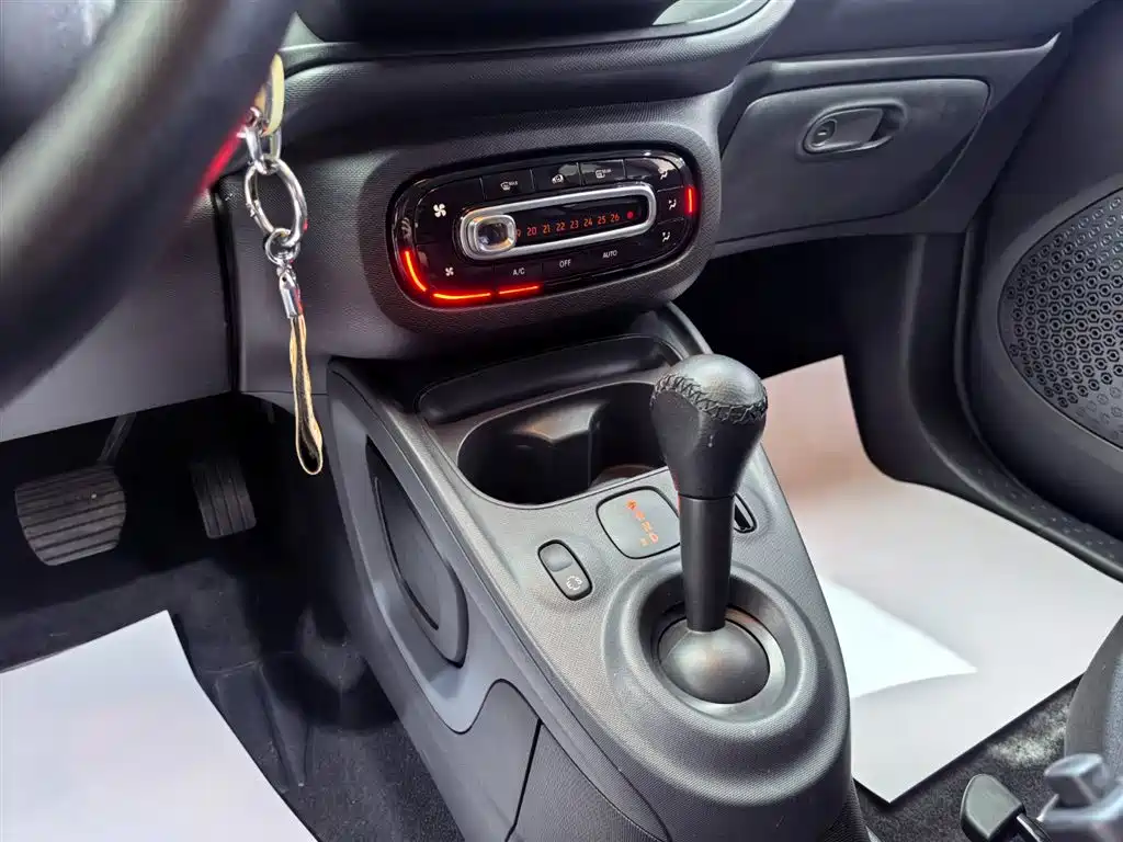 smart Fortwo 2018 — фото 11