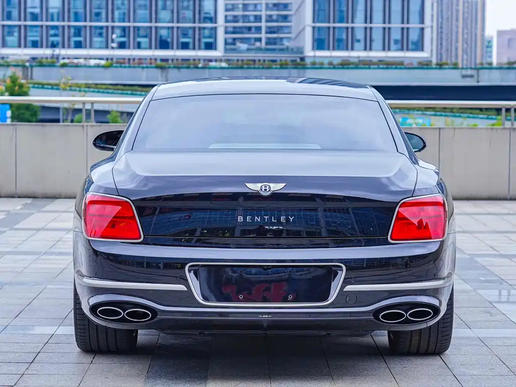 Bentley Flying Spur PHEV 2023 — фото 5