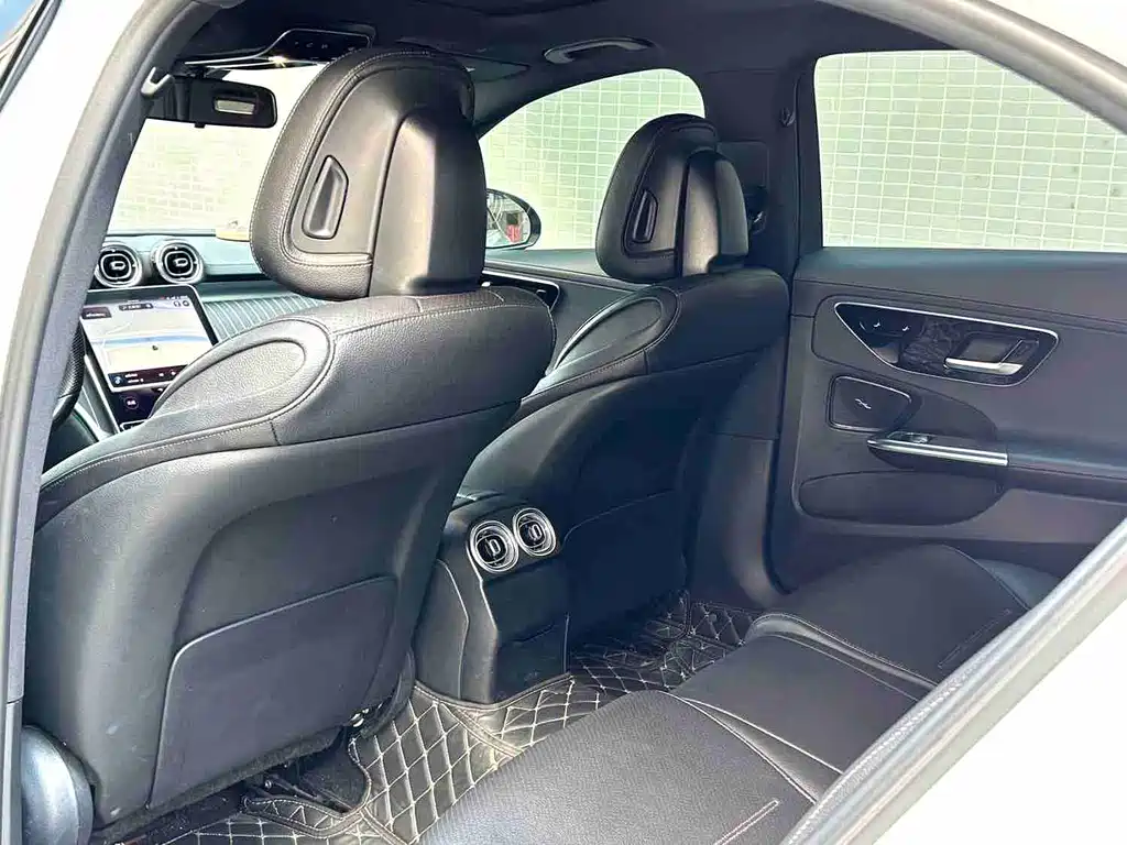Mercedes-Benz C-Class 2023 — фото 6