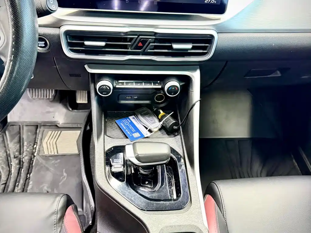 Geely Binyue 2022 — фото 13