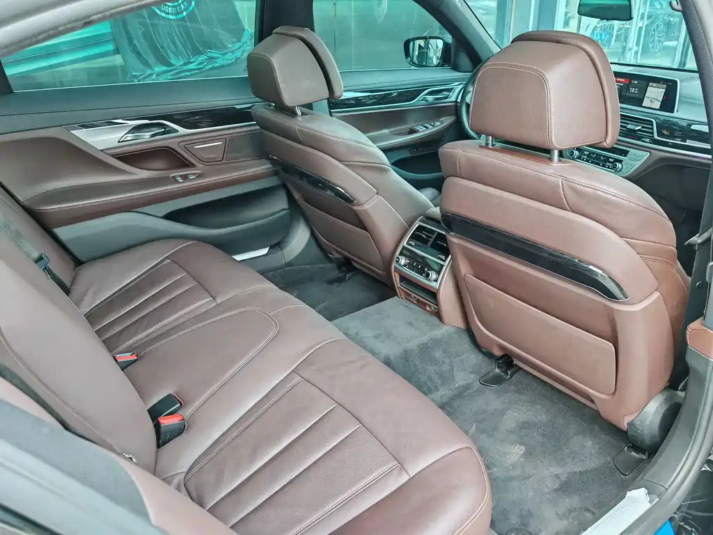 BMW 7 Series 2018 — фото 17