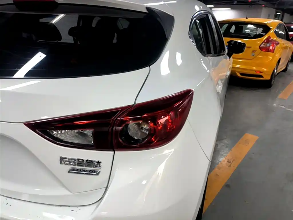 Mazda 3 Axela 2016 — фото 8