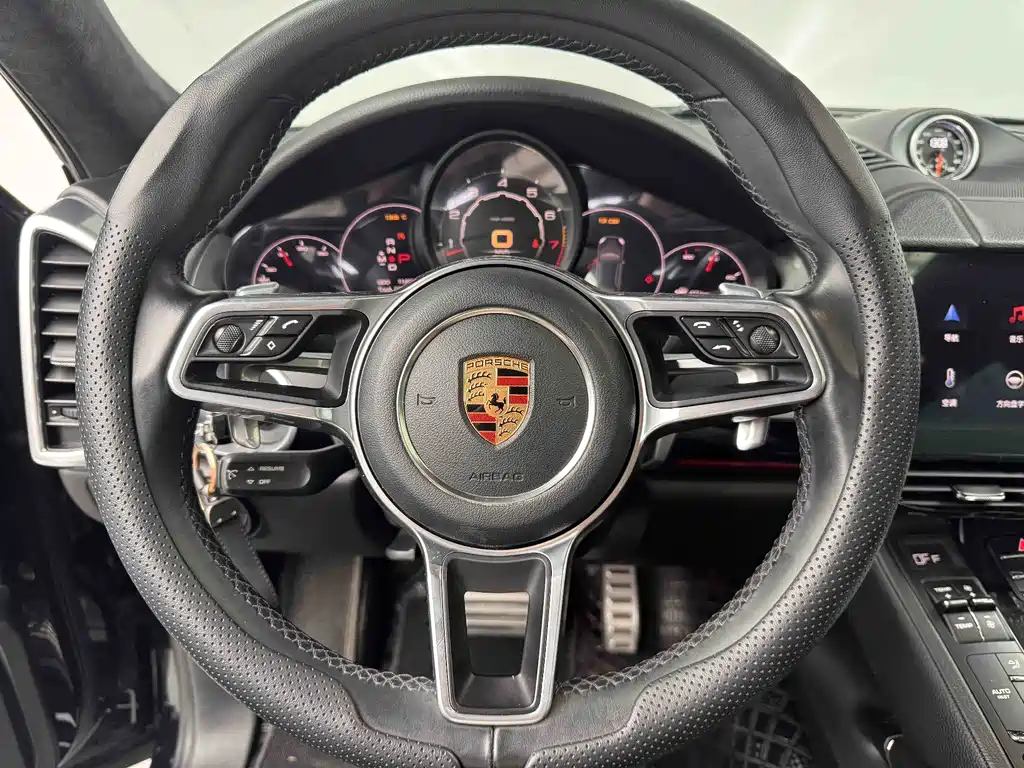 Porsche Cayenne 2017 — фото 15