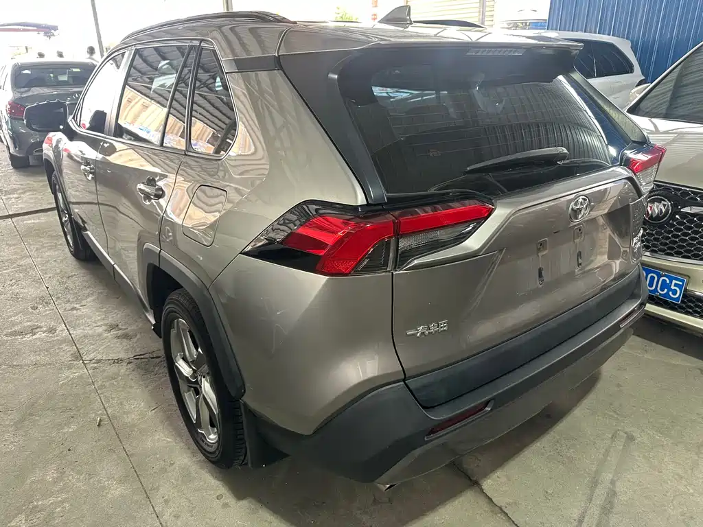 Toyota RAV4 2020 — фото 14