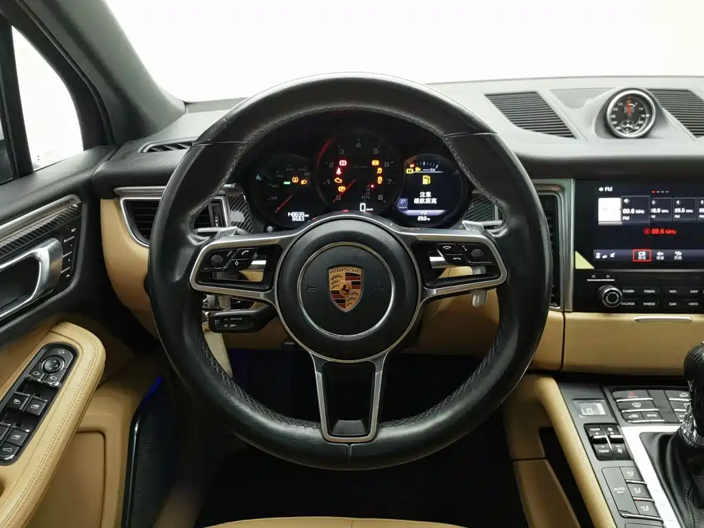 Porsche Macan 2018 — фото 11