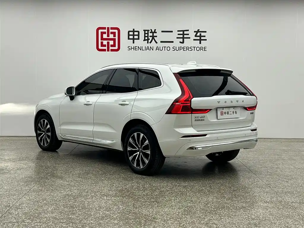 Volvo XC60 2024 — фото 3
