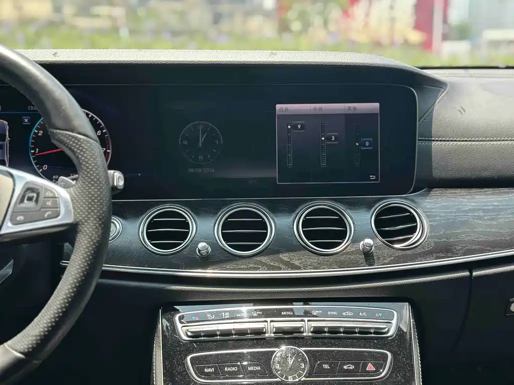 Mercedes-Benz E-Class 2017 — фото 12