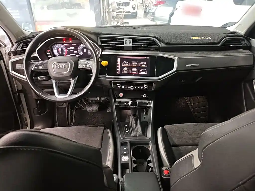 Audi Q3 2020 — фото 10