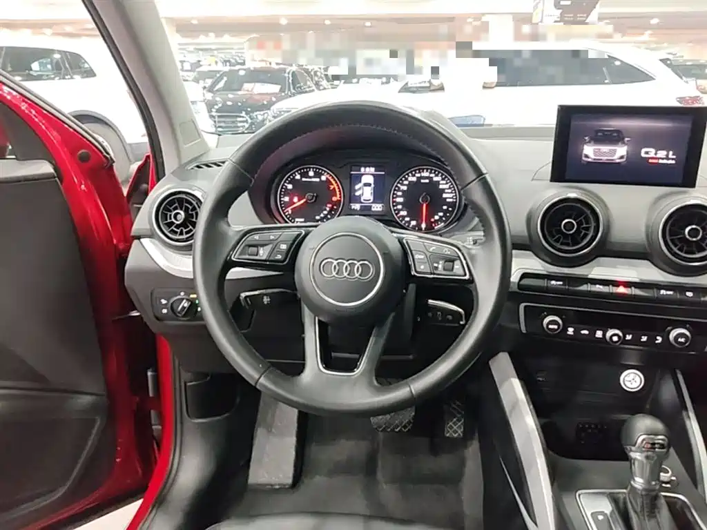 Audi Q2L 2019 — фото 11