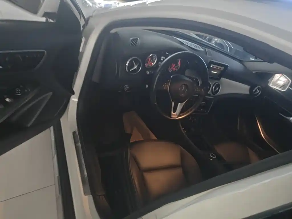 Mercedes-Benz GLA 2015 — фото 16