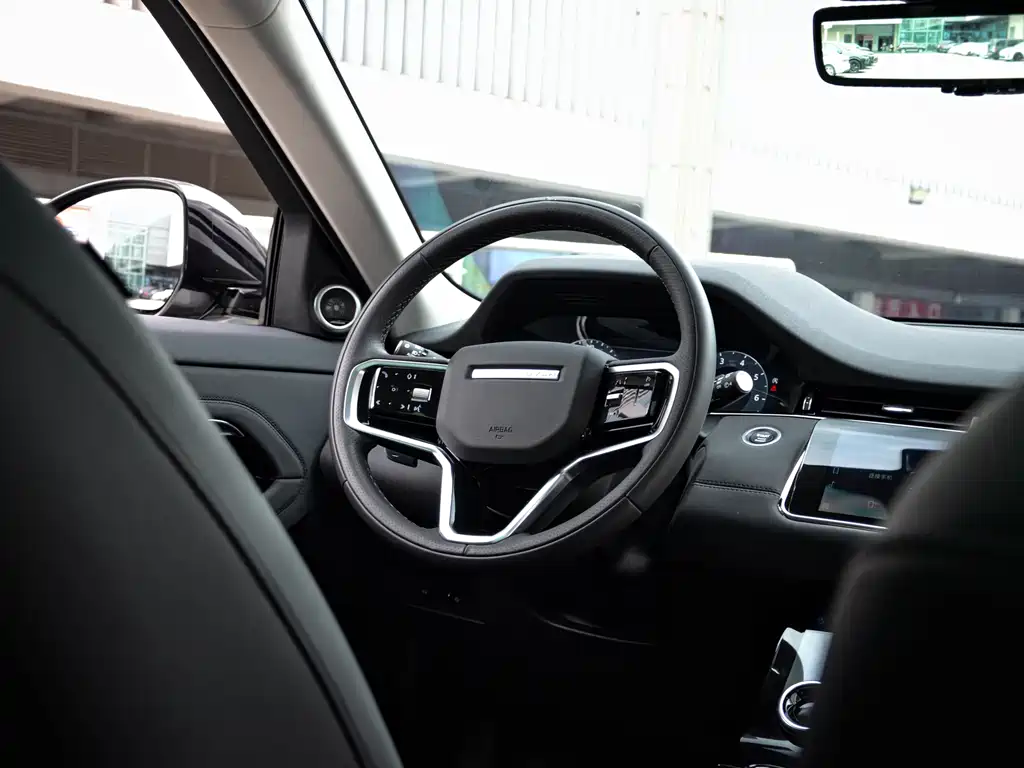 Land Rover Range Rover Evoque 2023 — фото 23