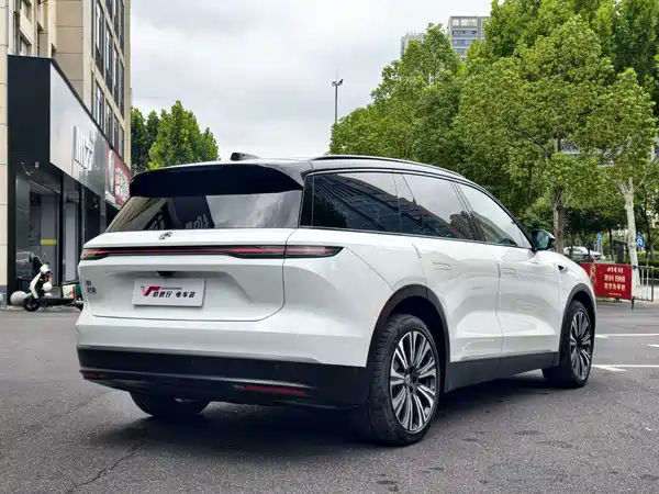 NIO ES8 2023