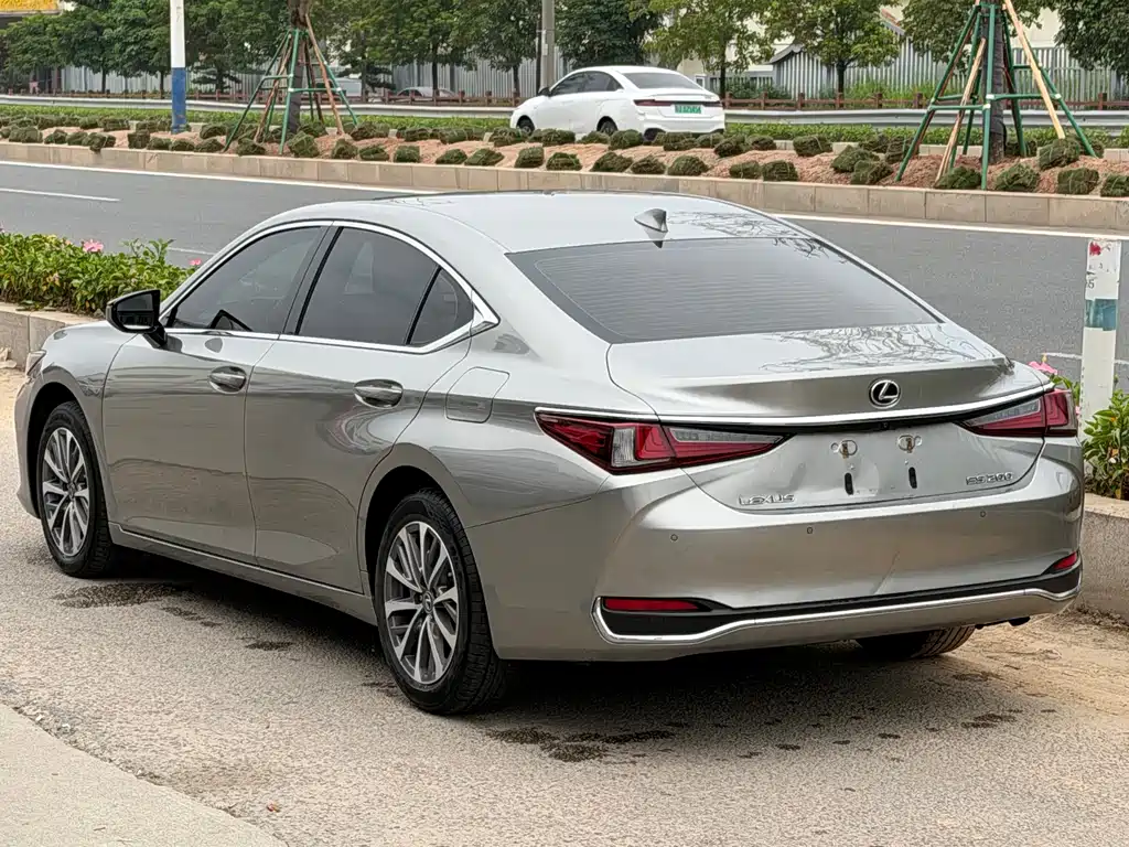 Lexus ES 2023 — фото 8