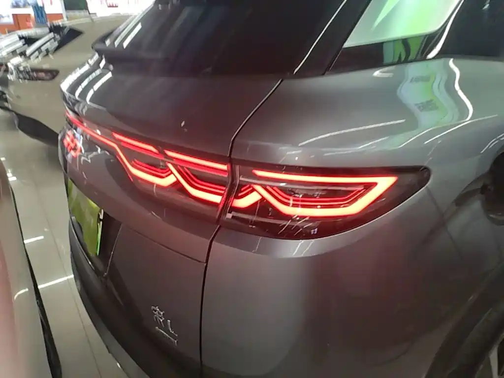 BYD L DM-i 2026 — фото 8