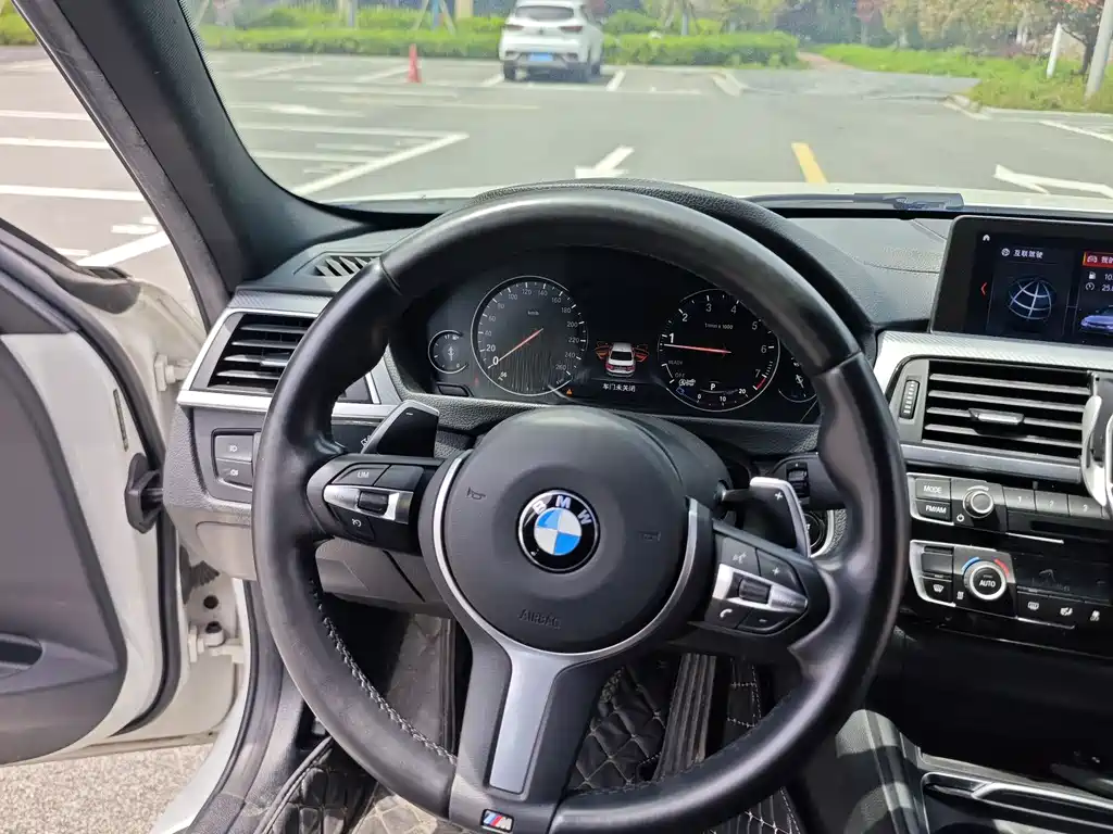 BMW 3 Series 2019 — фото 11