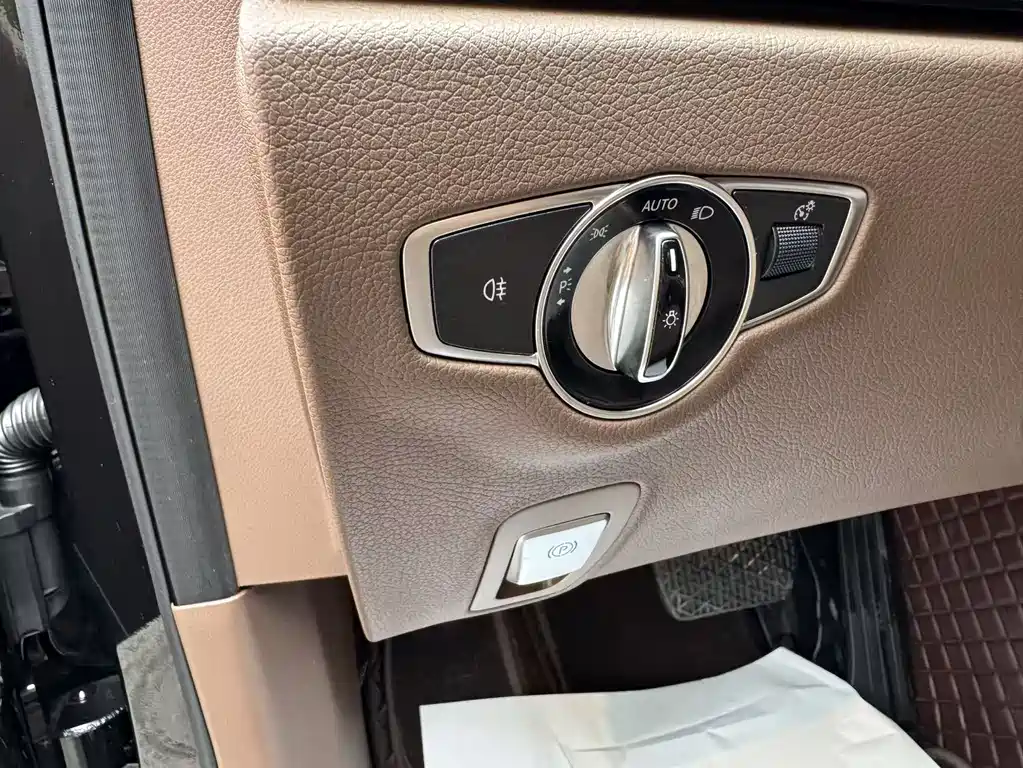 Mercedes-Benz E-Class 2023 — фото 20